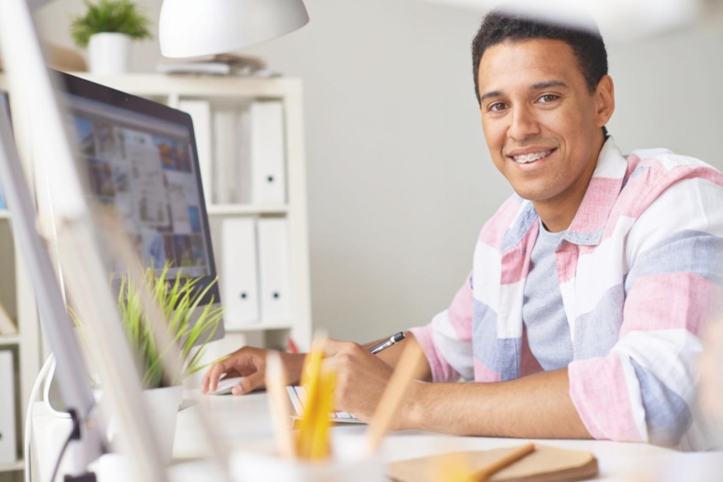 Gemeinsame Arbeit an Zielen und Strategien im Team